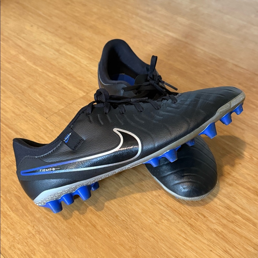 Nike Tiempo cleats moulded studs US 10